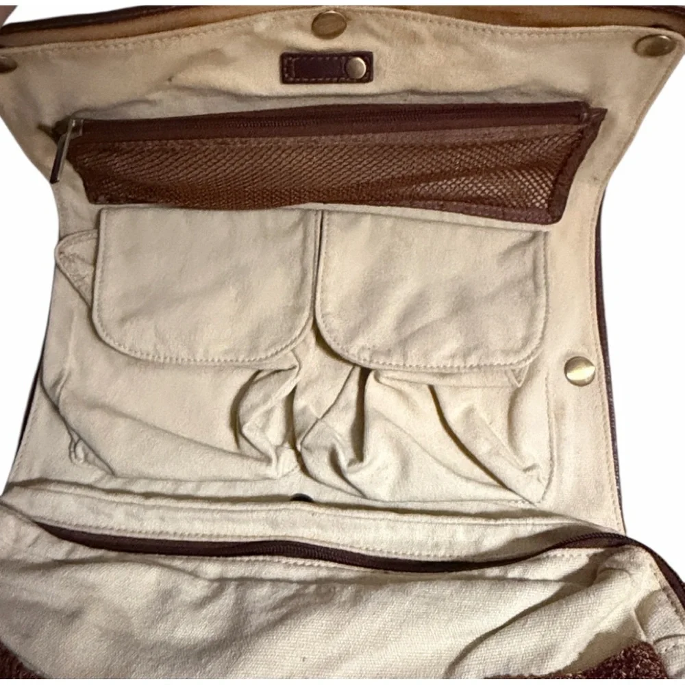 Men’s vintage travel valet with hanger removable pockets for laundering